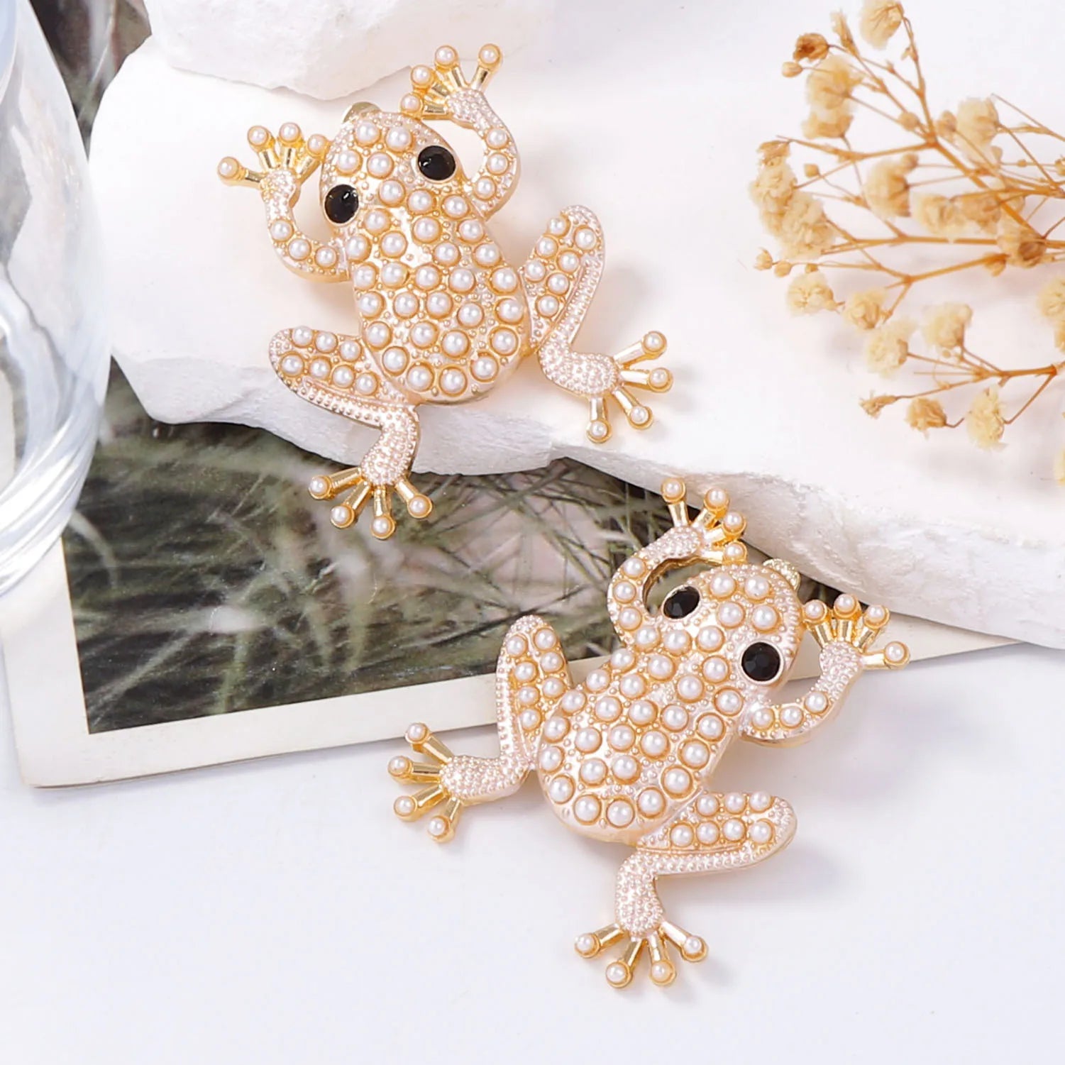 ZAA's Personalized Exquisite Creative Imitation Pearl Frog Animal Earrings