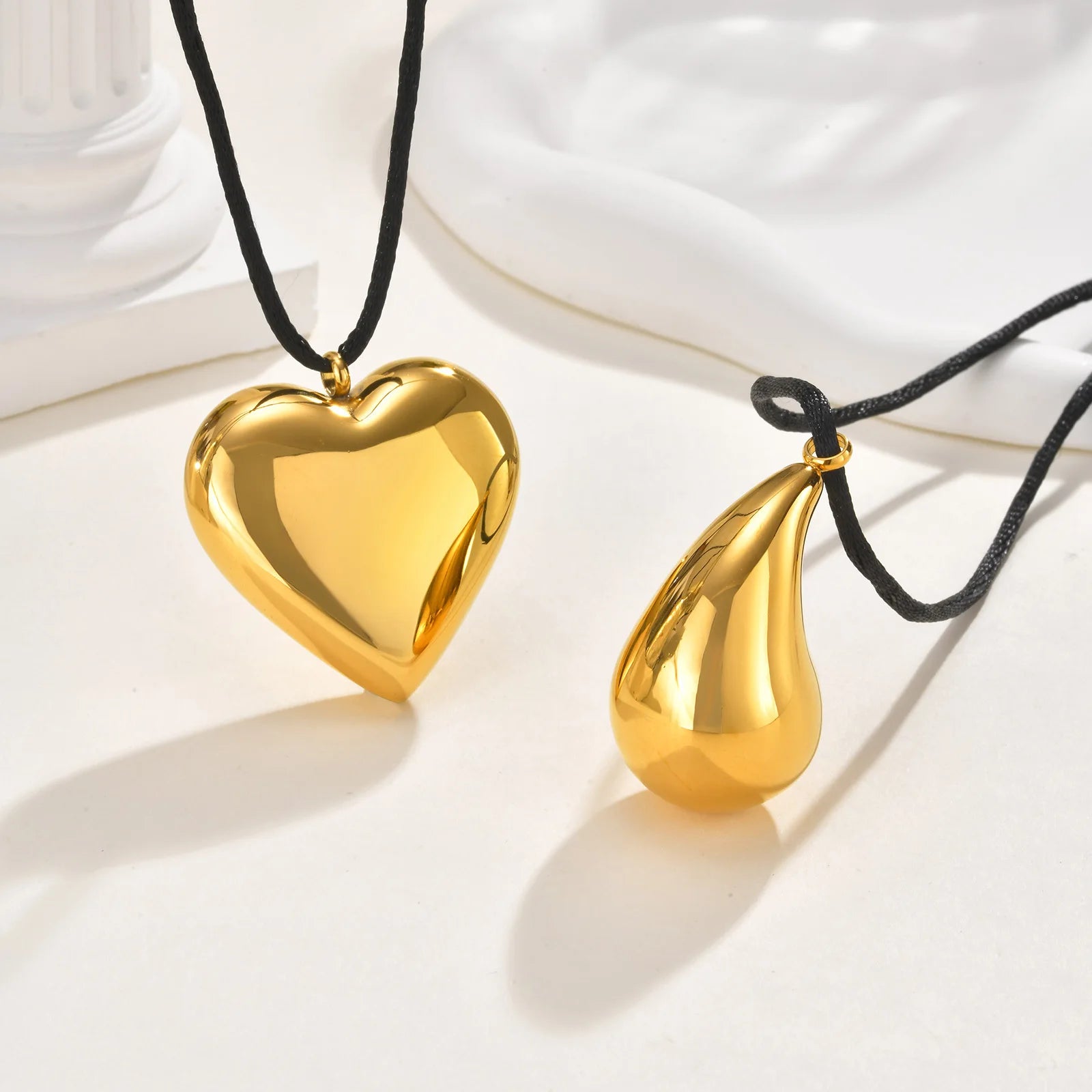 Vnox Chunky Stainless Steel Heat Teardrop Pendent Necklace For Women Rope Chain Fashion Glossy Pendent Accessory Jewelry Gift