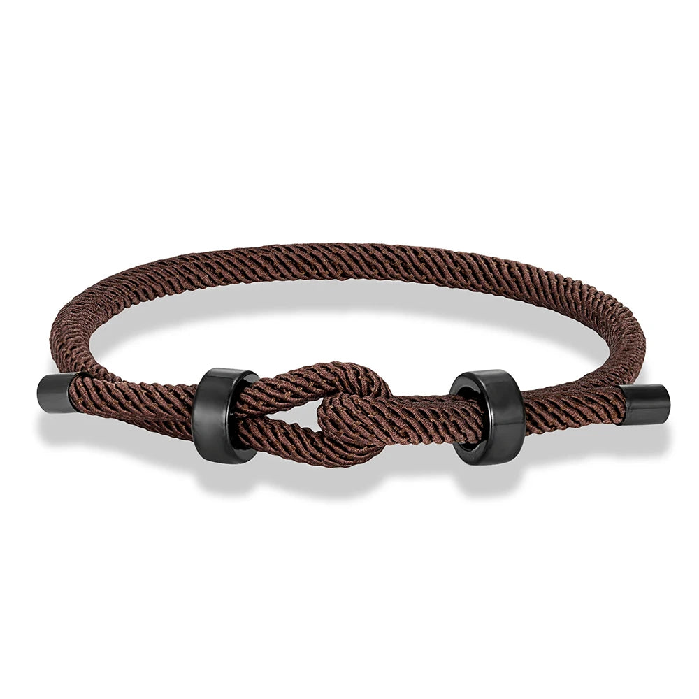 MKENDN Verstellbares Armband mit Glücksknoten, rotem Seil und schwarzem Edelstahlanhänger, wasserfest, ideales Schmuckgeschenk für Verliebte