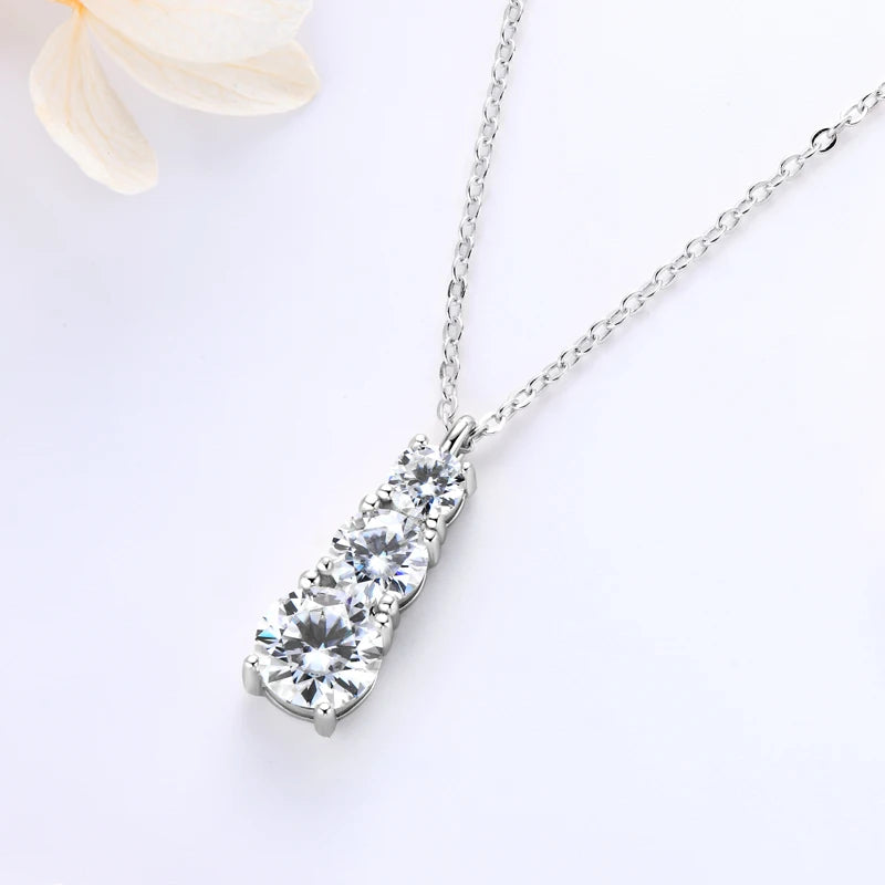 925 Sterling Silver 3 Stones 1.80Ct Real Moissanite Pendant Necklace Round Cut Clavicle Chain Necklace Exquisite Jewelry Gift