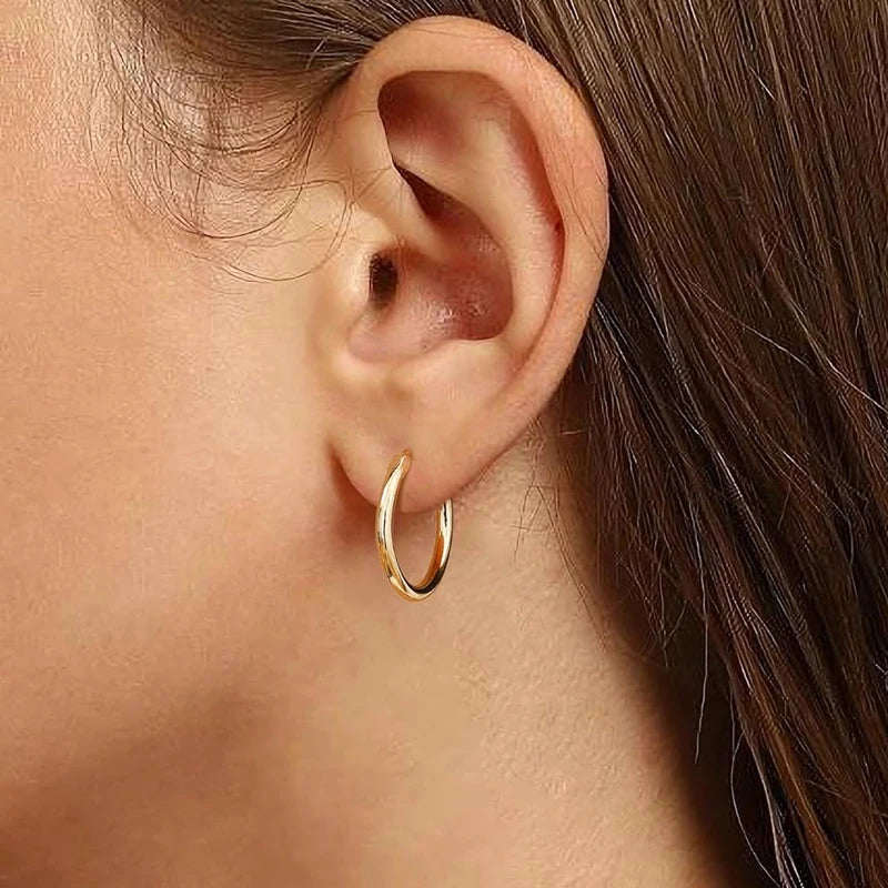 BAMOER Goldene Creolen für Damen, minimalistische Huggie-Creolen aus 925er Sterlingsilber, Ohrklemme für Knorpelpiercings