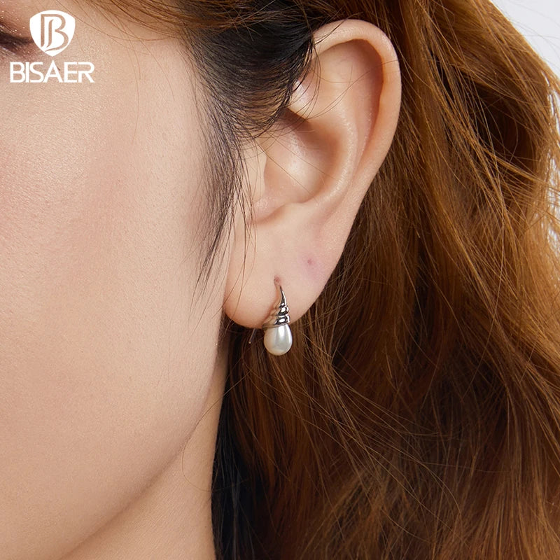 Boucles d'oreilles à tige en coquillage de conque en argent sterling 925 BISAER Boucles d'oreilles en perles de coquillage plaquées or blanc pour femmes Bijoux fins de fête Cadeau