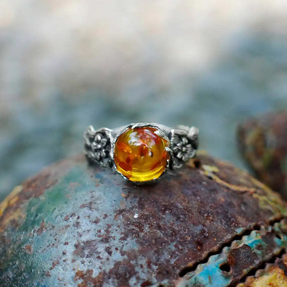 Retro Hollow Flower Amber Stone Ring For Women Silver Color Vintage Ring Unisex Accessories Handmade Designer Jewelry Lover Gift