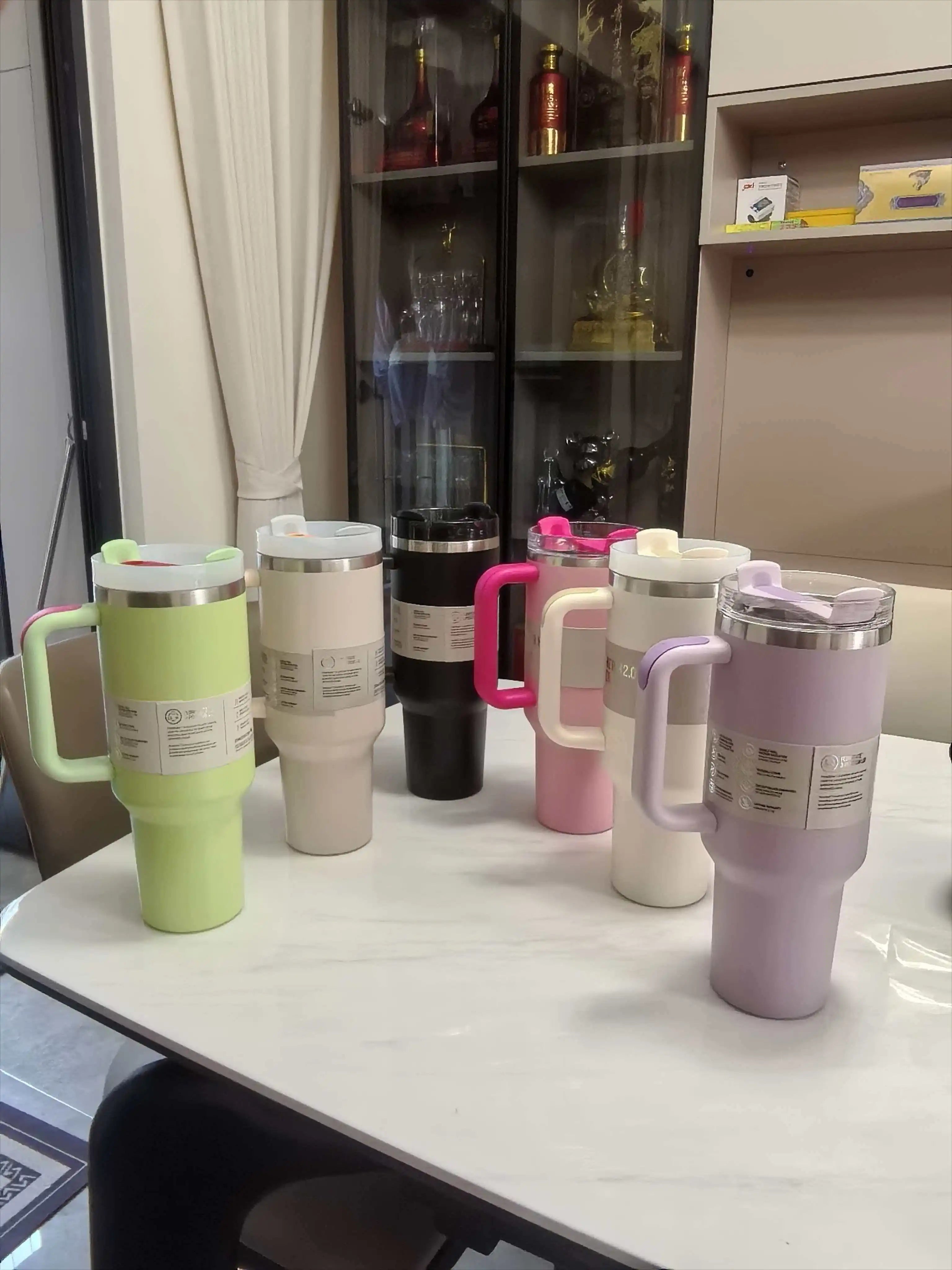 New 40-ounce vacuum straw thermos, stainless steel car sports water bottle, can hold cold and hot beverages