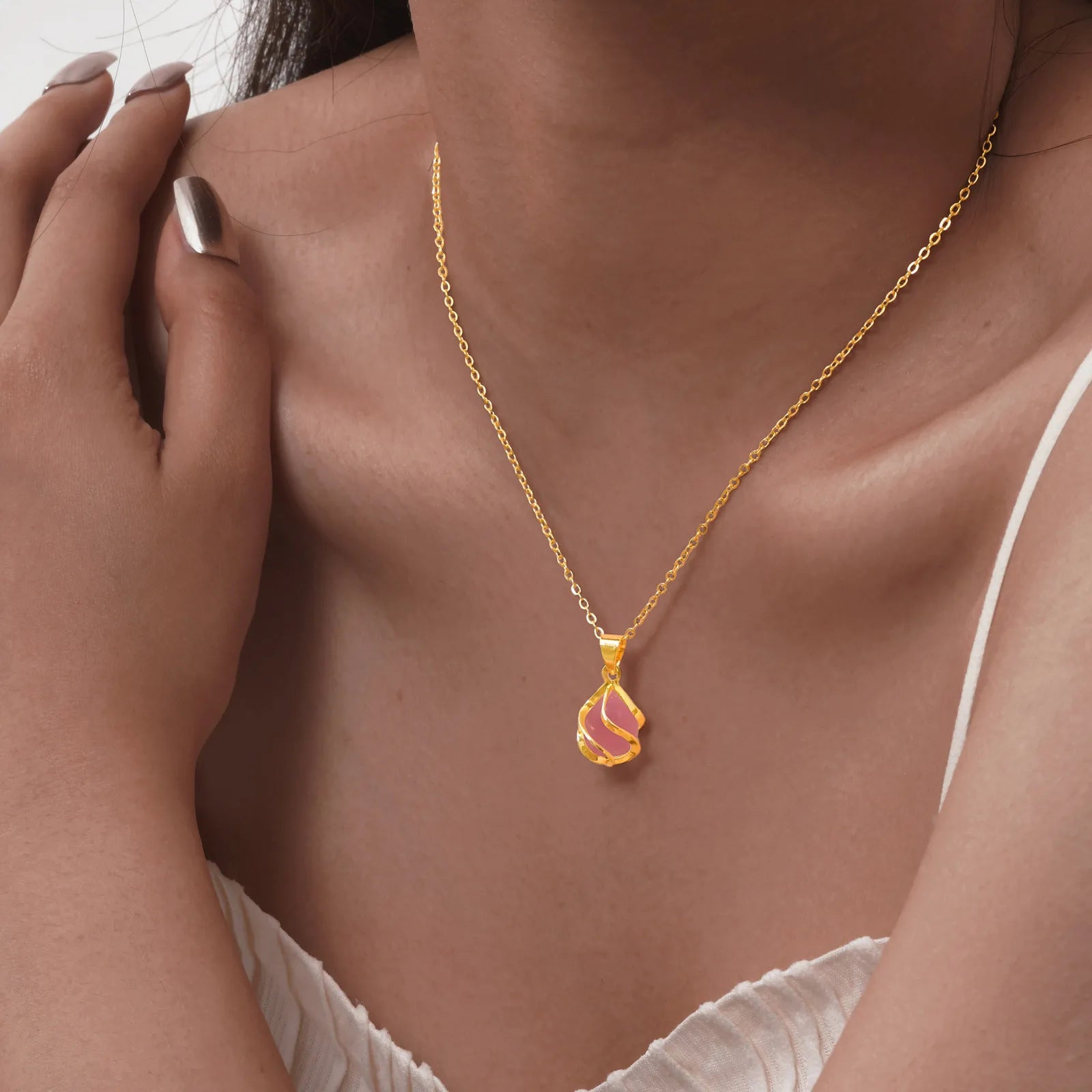 Vnox Elegant Gold Color Women's Pendant Necklace New Design Geometric Hollow Opal Pendant Charm Neck Jewelry Daily Wear