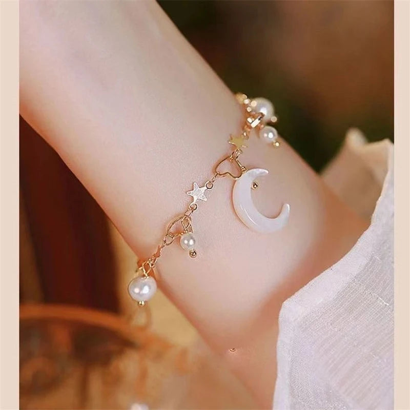 Koreanisches romantisches Mondperlenarmband für Damen, elegantes und exquisites Armband mit Stern- und Herzgliederkette, weihnachtlicher Schmuck