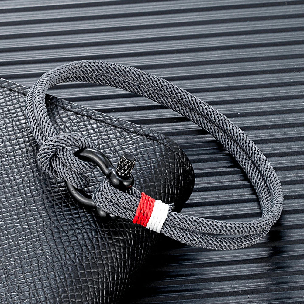 MKENDN Schwarzes Armband aus Edelstahl mit Hufeisenschnalle für Männer und Frauen, marineblaues Überlebensarmband aus geflochtenem Seil, Paarschmuck