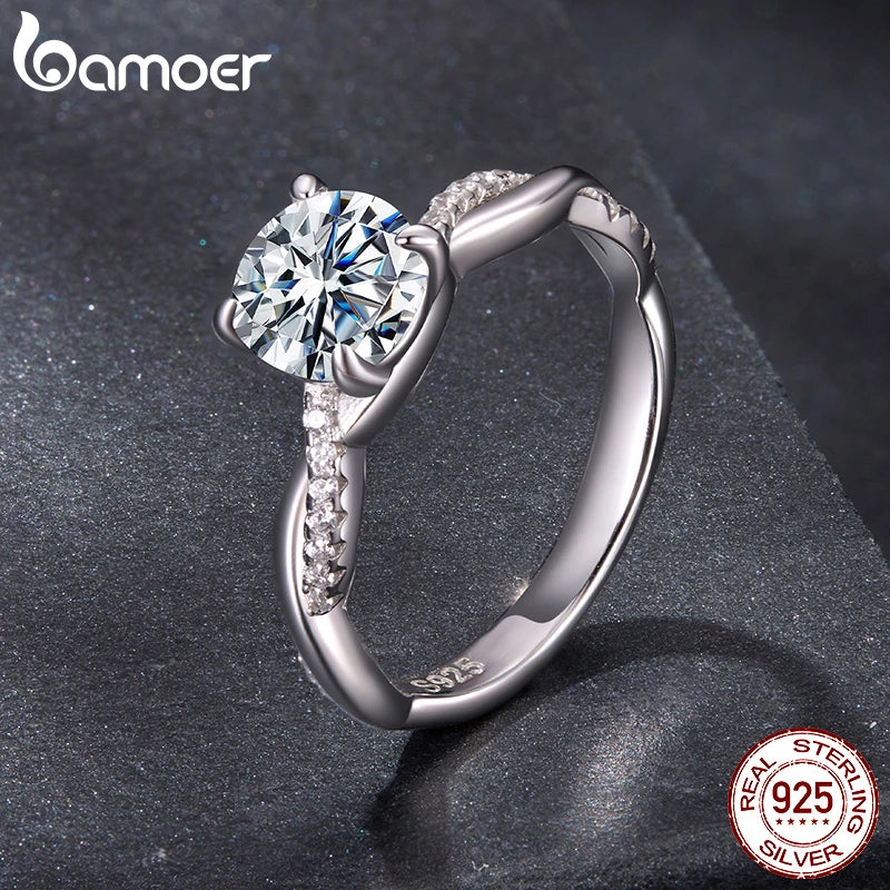 BAMOER 1 Karat Moissanit-Ring mit Halo-Fassung, zierlich, mit 4 Krappen und gedrehter Ranke, Verlobungsring für Damen, Brautschmuck, Rundschliff, VVS1