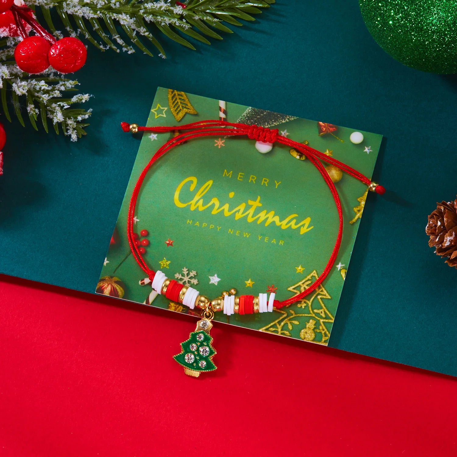 Bracelet pendentif sapin de Noël et flocon de neige en zircon, collection Noël, pour femme, fait main, chaîne en corde, bracelet de perles, cadeau idéal pour les fêtes