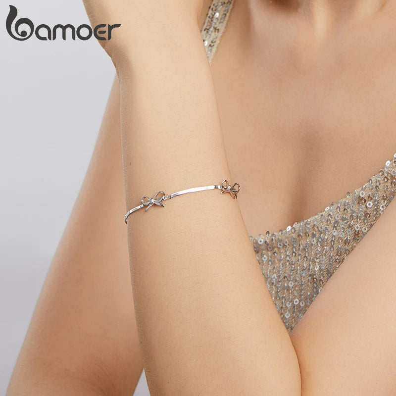BAMOER Zartes Armband aus 925er Sterlingsilber mit süßer Schleife für Damen und Mädchen, filigranes Armband mit Schleife und Schlangenknochenkette SCB296