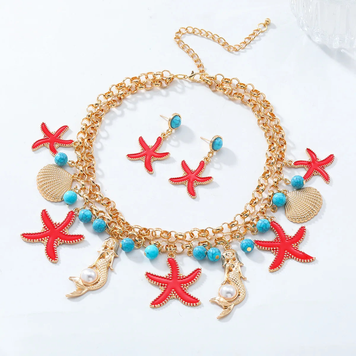 Collier ras-de-cou en alliage mixte avec pompon et perles, orné d'étoiles de mer et de conques, idéal pour l'été.