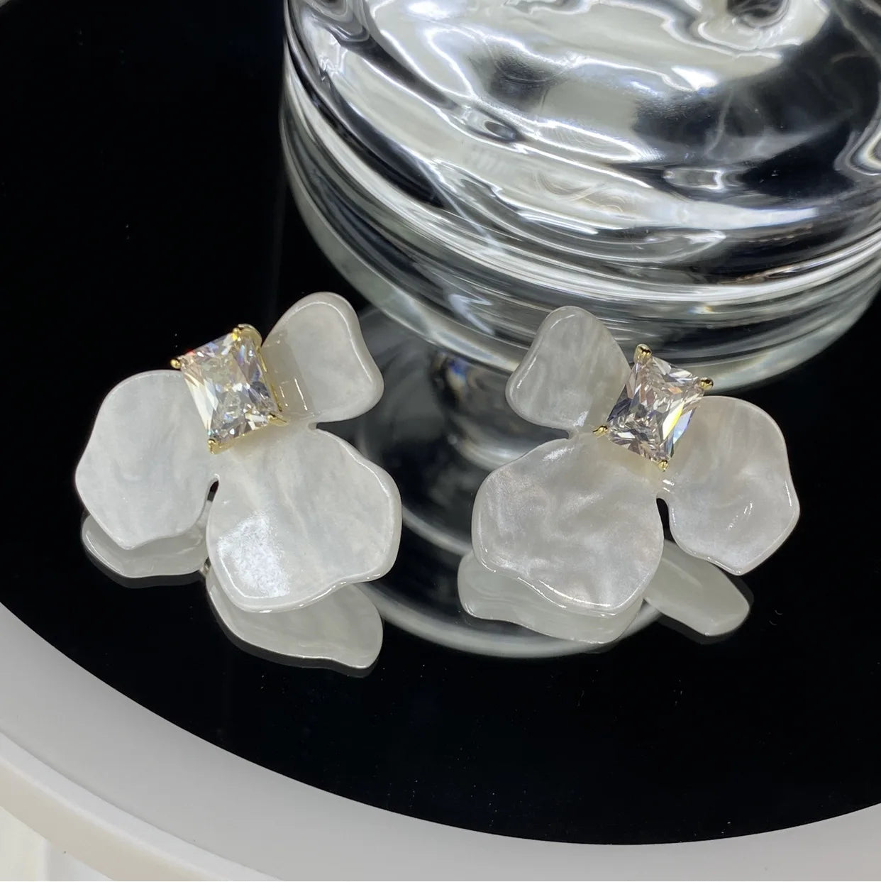 White Acrylic Flower Pendant Earrings Fashion Petal Square Crystal Stud Earring For Women Charms Summer Earrings Jewelry Gift