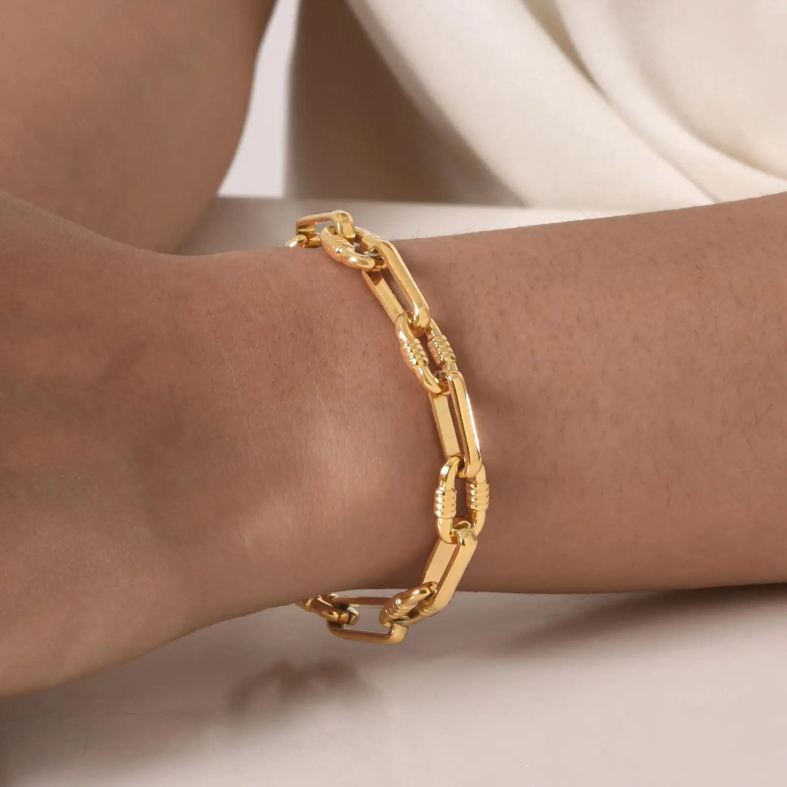 Vnox Classic Paperclip Chain Bracelet For Women Stainless Steel Gold Color Never Fade Charm Bracelet Girls Jewelry Birthday Gift
