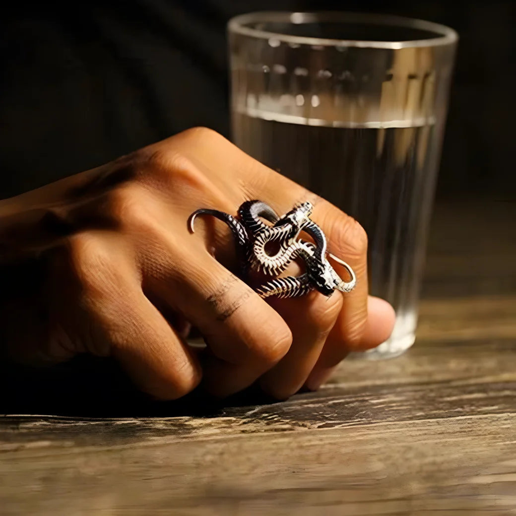 1PC Neue Gothic Schlange Tiere Ring Für Männer Vintage Punk Hiphop Schwarz Mamba Kreuz Drachen Kopf Tiger Skelett Männlichen ring Schmuck