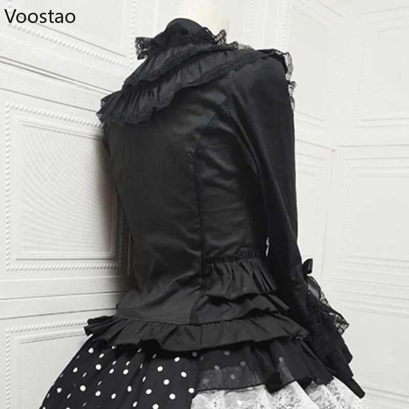 Chemisier style Gothic Lolita japonaise vintage élégant à manches longues et nœud papillon, style victorien, col à volants en dentelle, coupe ajustée.