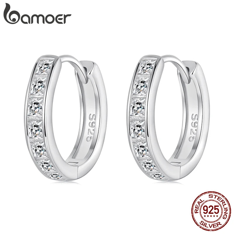 BAMOER 925 Sterling Silber Eingelegte klare CZ Quadratische funkelnde Creolen Leichter Luxus Reifer Glamour Frauen Schmuck Zubehör