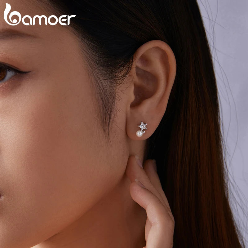 BAMOER Doppelstern-Moissanit-Ohrstecker, weißvergoldete Perlenohrringe, runde Labor-Diamanten für Damen, elegantes und süßes Geschenk