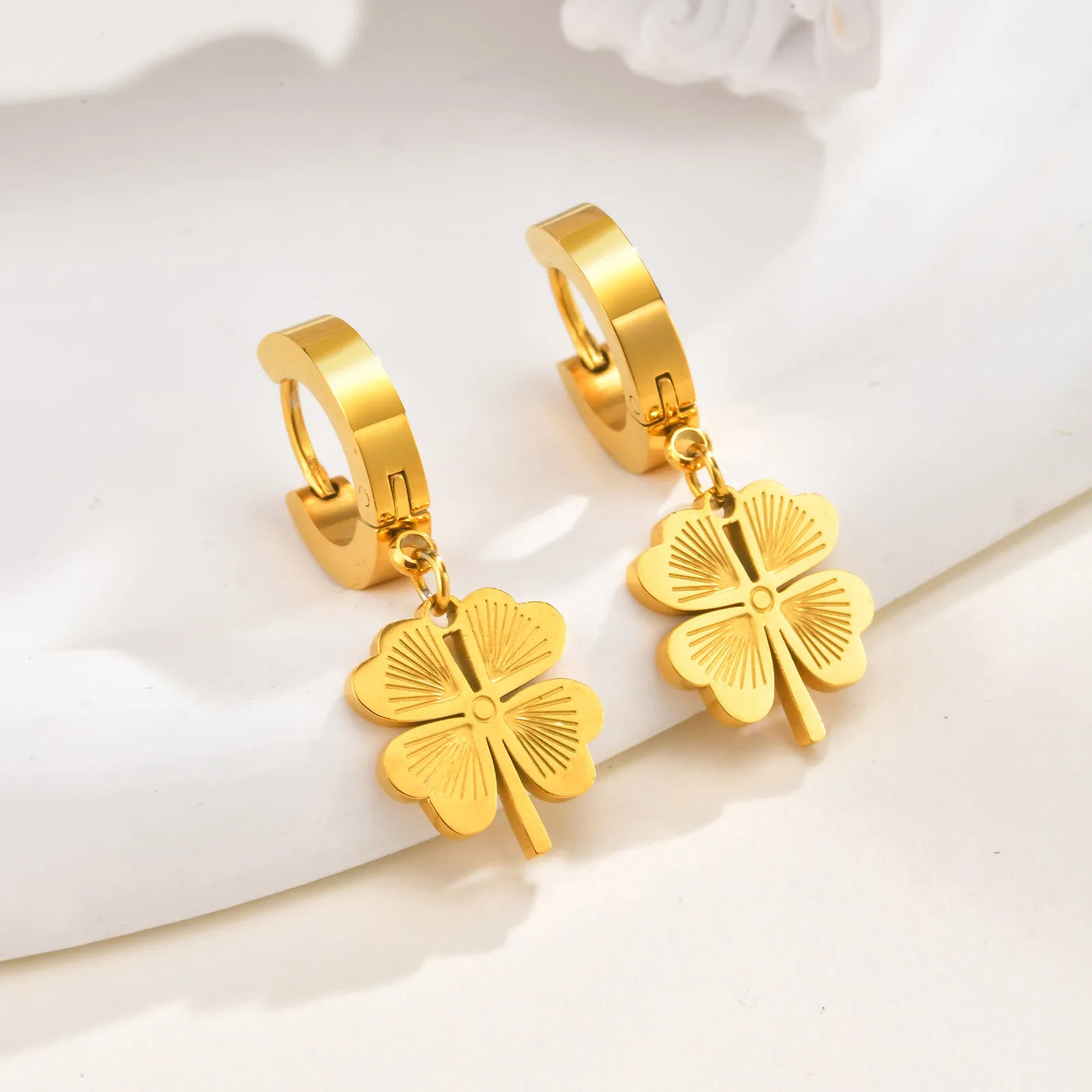 Vnox  Lucky Four Leaf Clover Earrings For Women Simple Stainless Steel Gold Plated Cartilage Hoop Earrings Fashion Jewelry Gifts