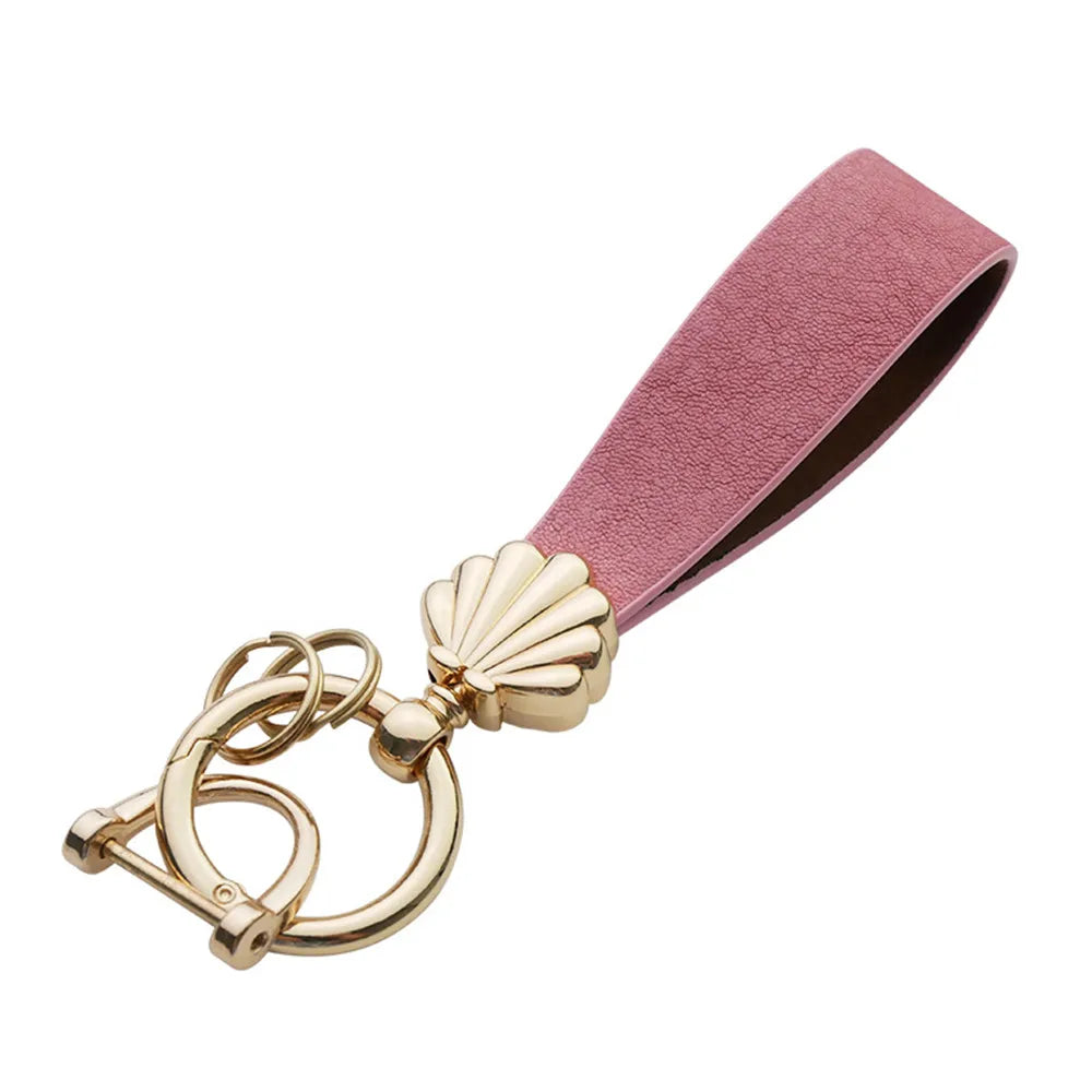 MKENDN Niedlicher Muschel-Schlüsselanhänger, goldfarbener Metalleinsatz, klassischer Leder-Autoschlüsselanhänger, romantisches Geschenk für Frauen