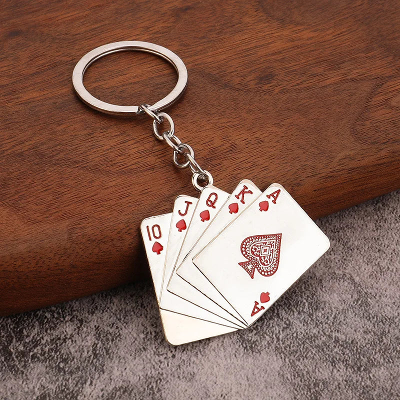 Porte-clés unique en forme de carte à jouer pour hommes et femmes, support en métal, anneau porte-clés, décoration pour sac de loisirs, porte-clés moto, cadeau