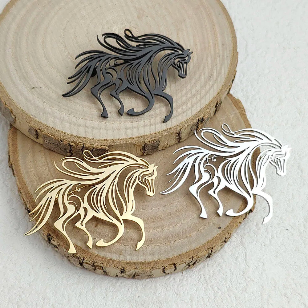 Original innovative running horse hollow stainless steel gold-plated 18K brooch, suit lapel pin, waterproof formal fittings