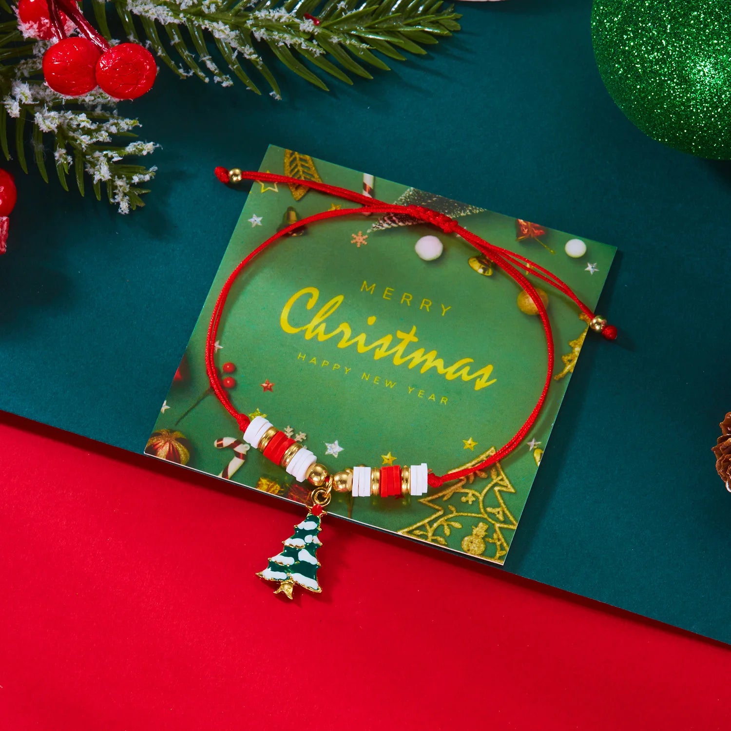 Bracelet pendentif sapin de Noël et flocon de neige en zircon, collection Noël, pour femme, fait main, chaîne en corde, bracelet de perles, cadeau idéal pour les fêtes