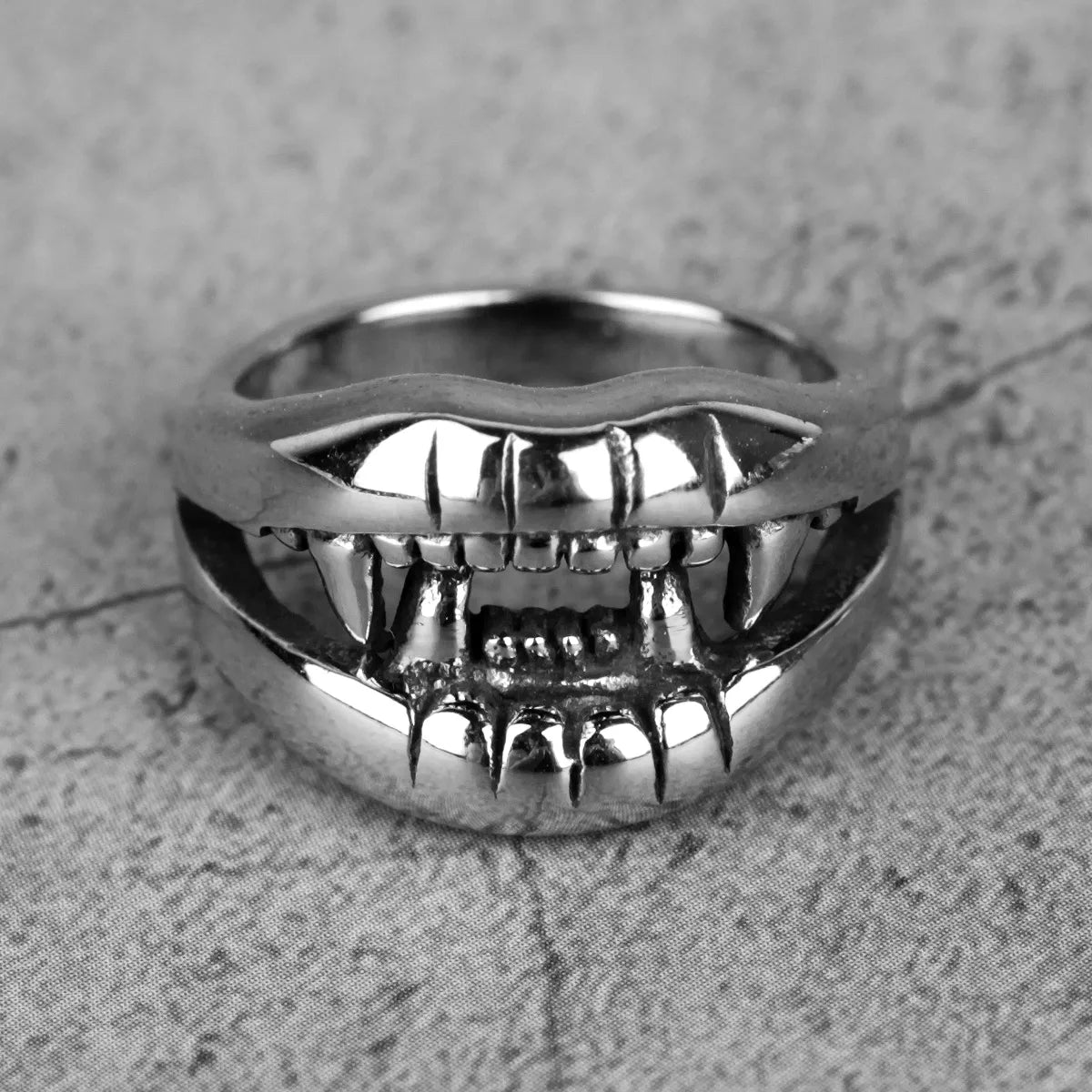 Devil Mouth / Vampire Teeth Ring - Madeinsea©