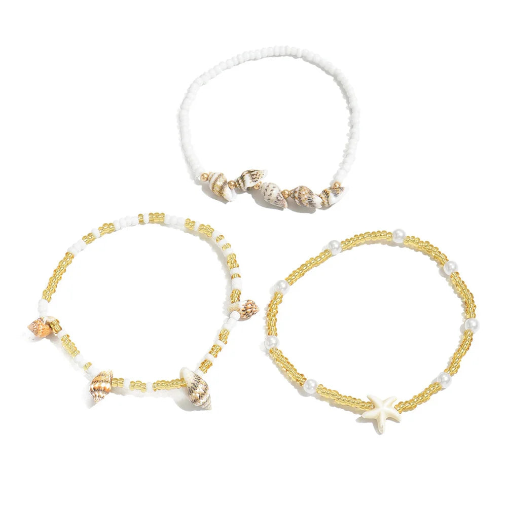 Ensemble de 3 bracelets de cheville mignons en coquillage, étoile de mer et perles, ornés de perles de riz. Bijoux de plage et accessoires d'été.