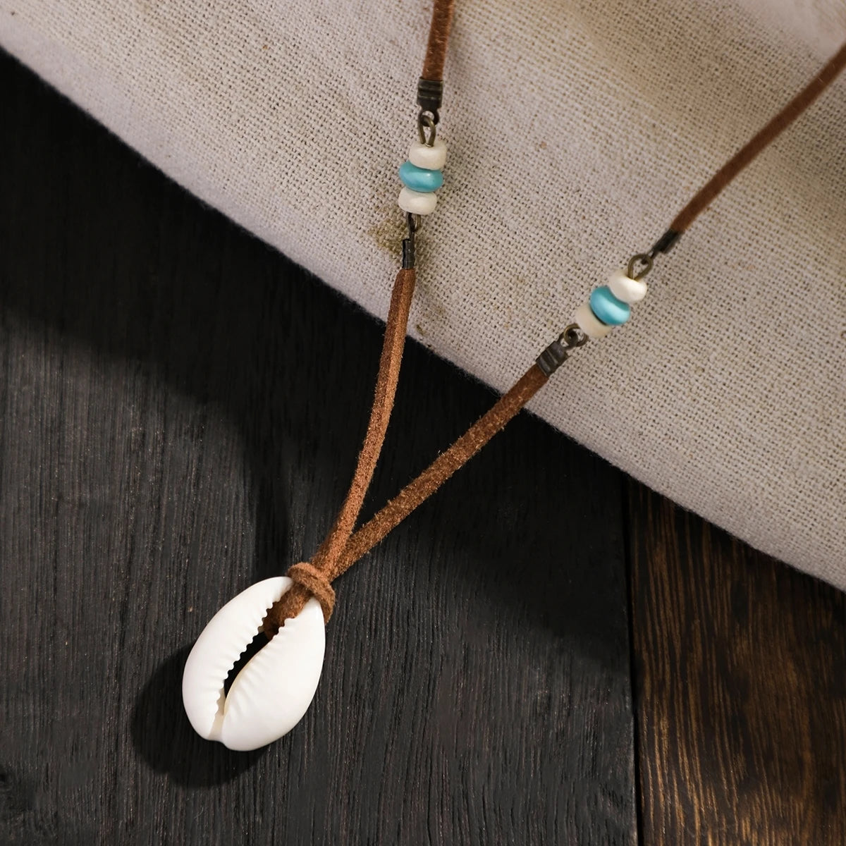 Salircon 2026 Bohemian Simulation Shell Pendant Choker Simple Brown Korean Velvet Clavicle Necklace Men's Casual Party Jewelry