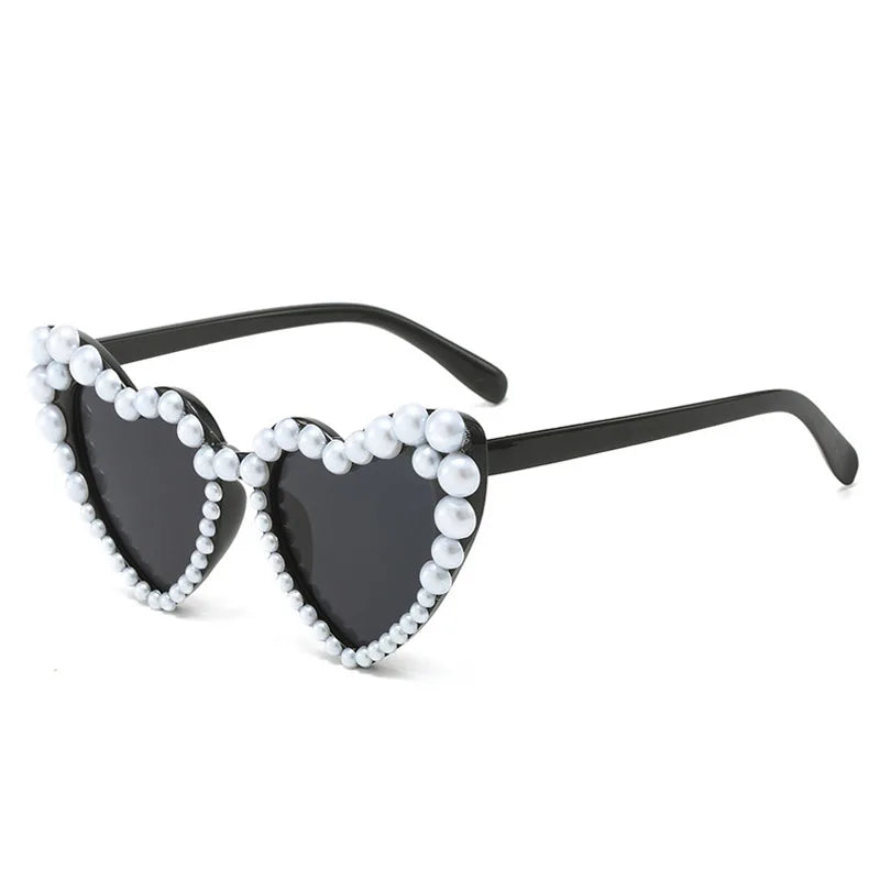 2025 Heart Shape Sunglasses Pearl Frame Wedding Party Sun Glasses Women Big Frame Cute White Black Shades UV400 Fashion Eyewear
