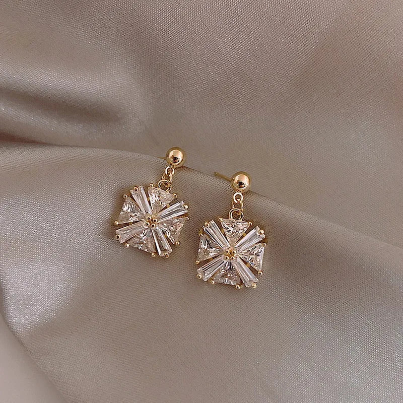 Female Luxury Crystal Zircon Stud Earrings Vintage Flowers Christmas Snowflakes Temperament Earrings Girl New Year Jewelry Gifts