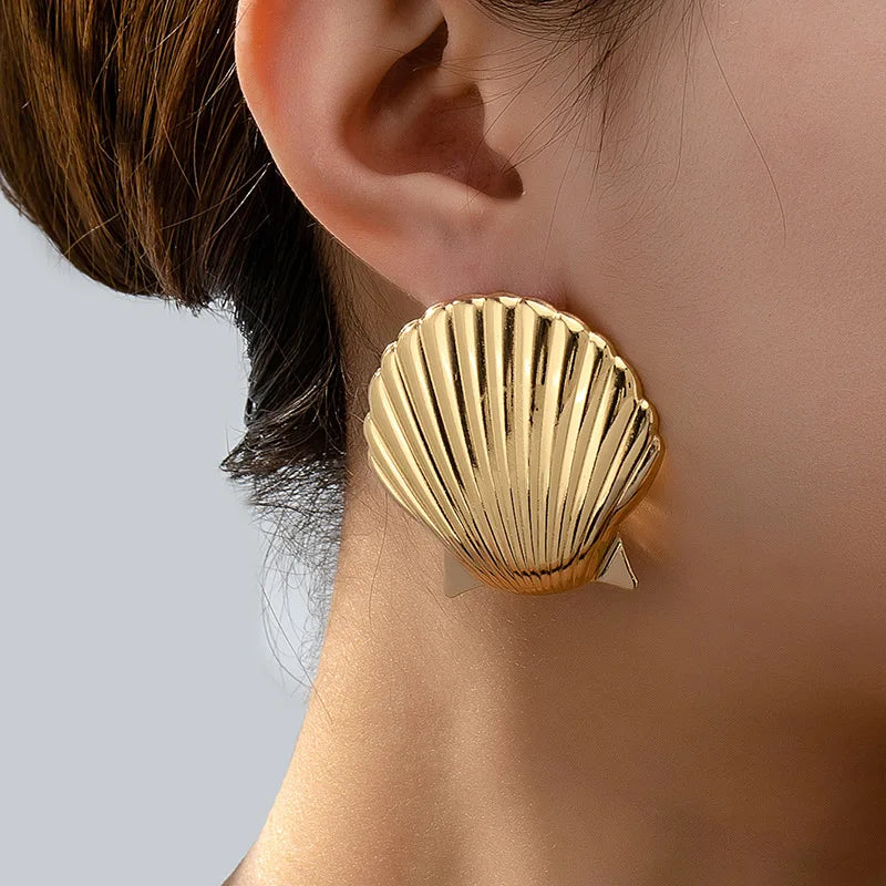 Personality Vintage Gold Color Sea Shell Stud Earrings for Women Temperament Simple Summer Beach Jewelry Party Accessories Gift