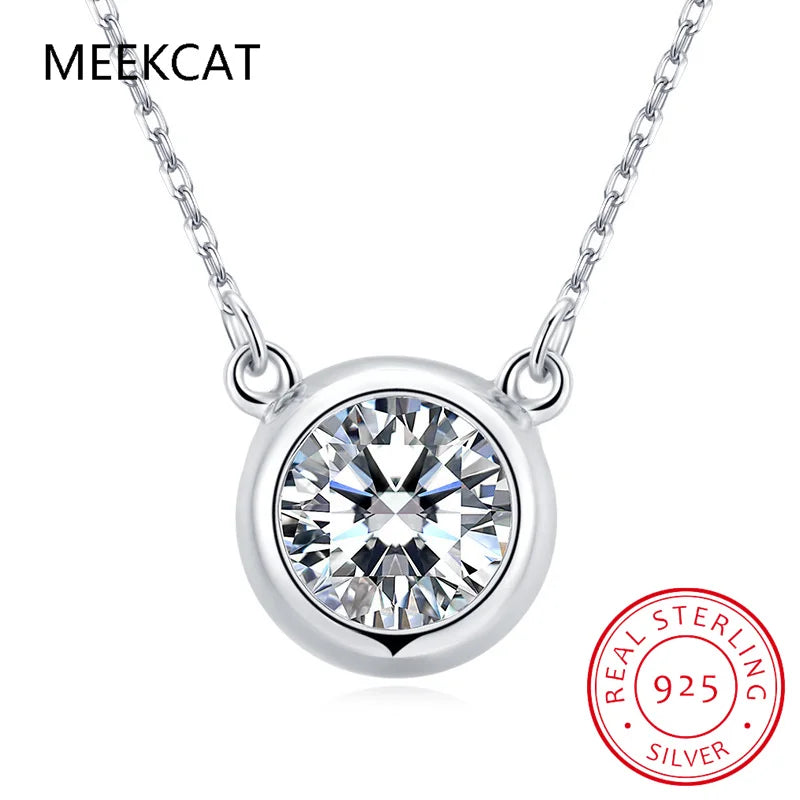 Collier pendentif solitaire en or 14 carats avec moissanite de 1 carat (6,5 mm) sertie clos, pour femme et fille, en argent sterling. Bijou pour femme et fille.