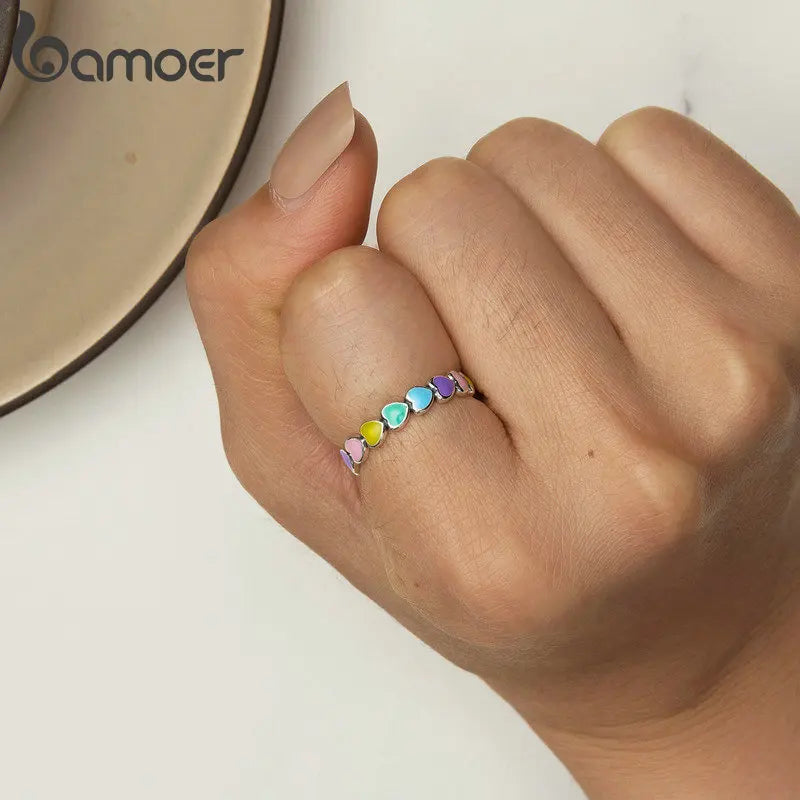 BAMOER 925 Sterling Silber Niedlicher Regenbogen-Herz-Fingerring für Frauen Stapelbarer Silberring mit Mini-Herzen Trendy Schmuck SCR444