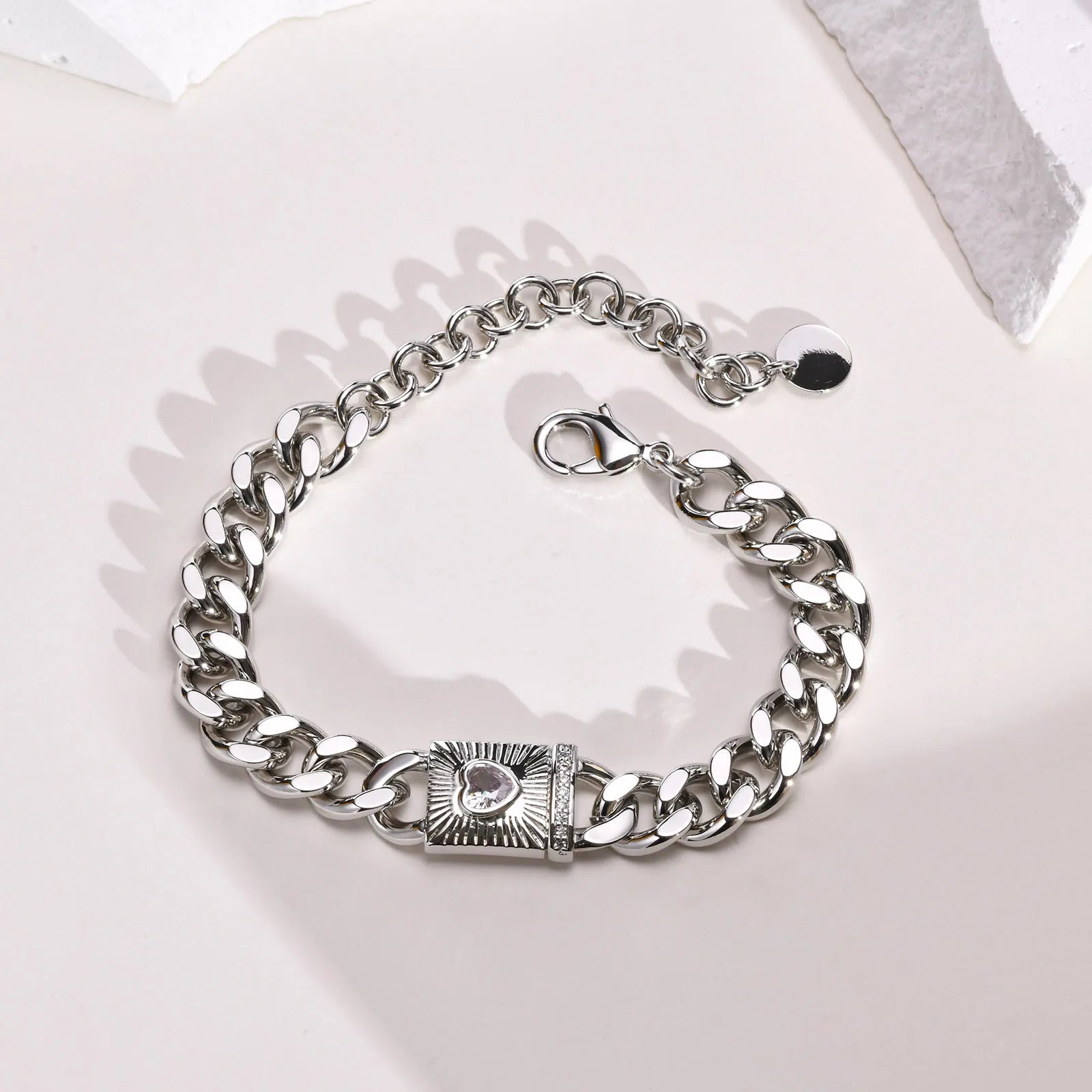 Bracelet unisexe Vnox Design en zircon en forme de cœur, chaîne cubaine ajustable avec breloque carrée géométrique, idéal comme cadeau.
