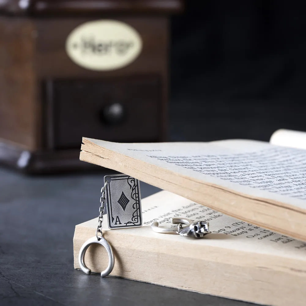 MKENDN 925 Sterling Silber Kreativer Retro Totenkopf-Spielkarten-Anhänger Ohrhänger Trendiger Street Punk Stil für Männer und Frauen