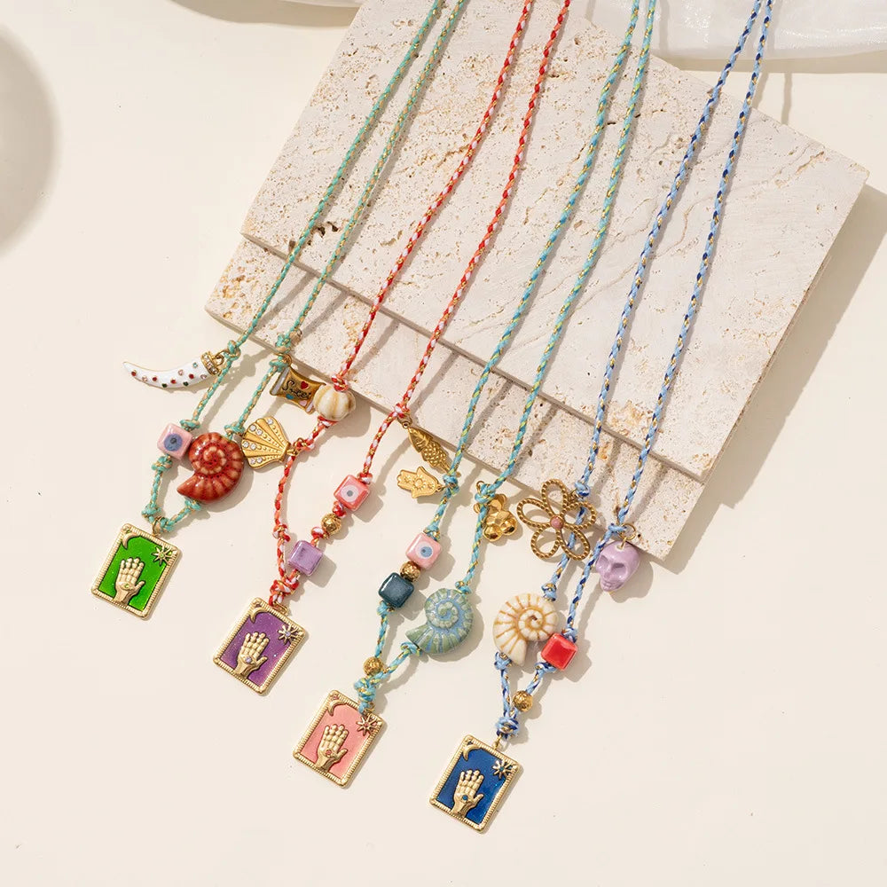 Collier pendentif carte de tarot en émail multicolore effet dégoulinant, texture coquillage, corde colorée, palmier, bijoux d'été et de plage