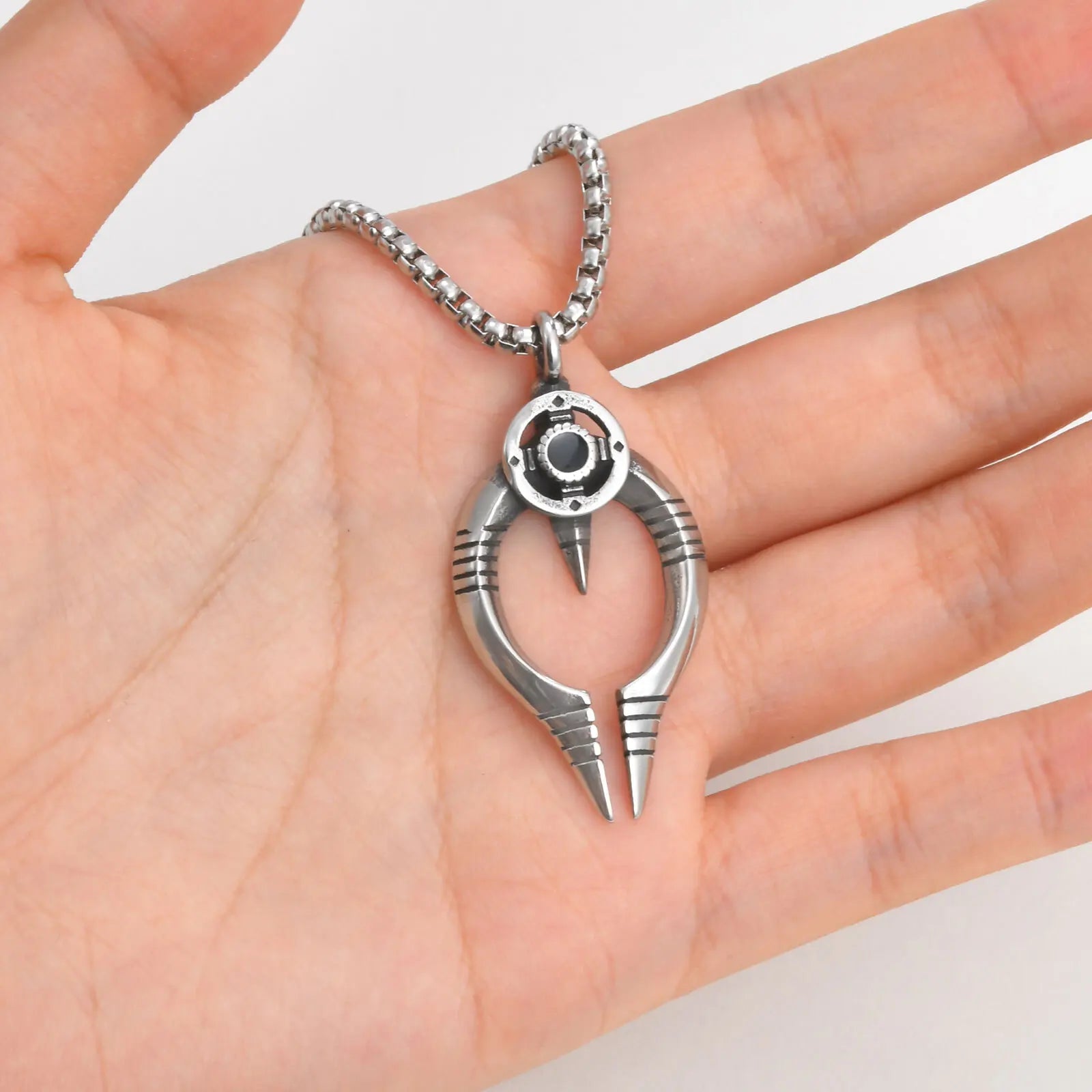 Collier Vnox Nordic Viking Symbol avec chaîne à maillons carrés, pendentif gothique en zircone cubique noire, bijou protecteur à offrir