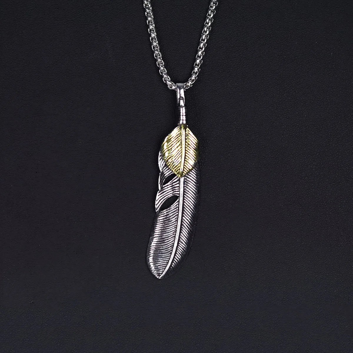 Markenversion von Takahashi-Feder-Anhänger-Halskette für Männer, Flut, Retro-Blätter, lange Pulloverkette, Unisex, Hip-Hop-Schmuck, Großhandel