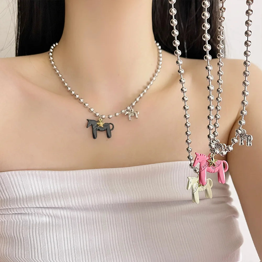 Collier pendentif poney mignon et tendance pour femme