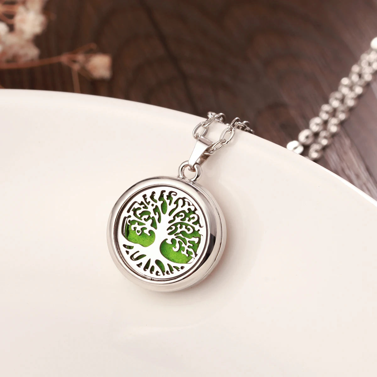 10pcs/lot Aromatherapy Stainless Steel Essential Oil Diffuser Necklace Open Magnetic Perfume Locket Pendant Necklaces for Women