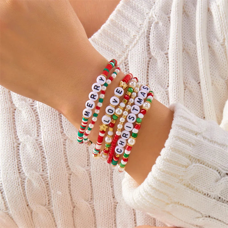 Ensemble de bracelets de Noël multicouches en perles de riz pour femmes, ornés de perles de Noël, du Père Noël et du sapin, avec des perles en pâte polymère et cristal. Bijoux.