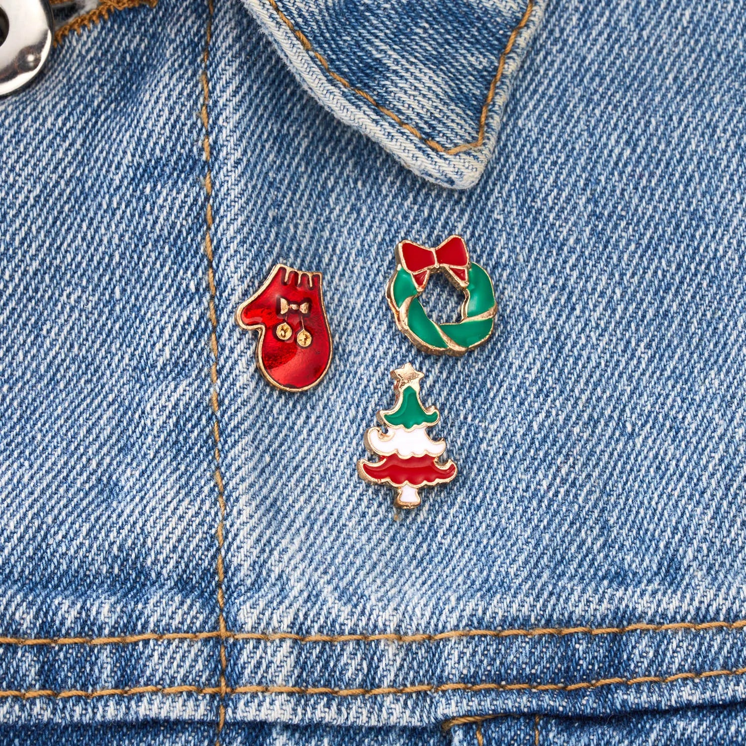 Fashion Christmas Brooch Pin For Women Men Santa Claus Snowflake Christmas Tree Bell Enamel Brooch New Year Xmas Decoration Gift