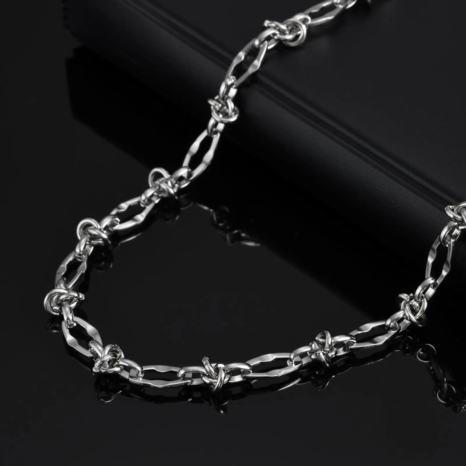 Collier Vnox Personality Thorn Knot Links pour homme et femme, chaîne géométrique unisexe en acier inoxydable, ras-de-cou irrégulier inaltérable