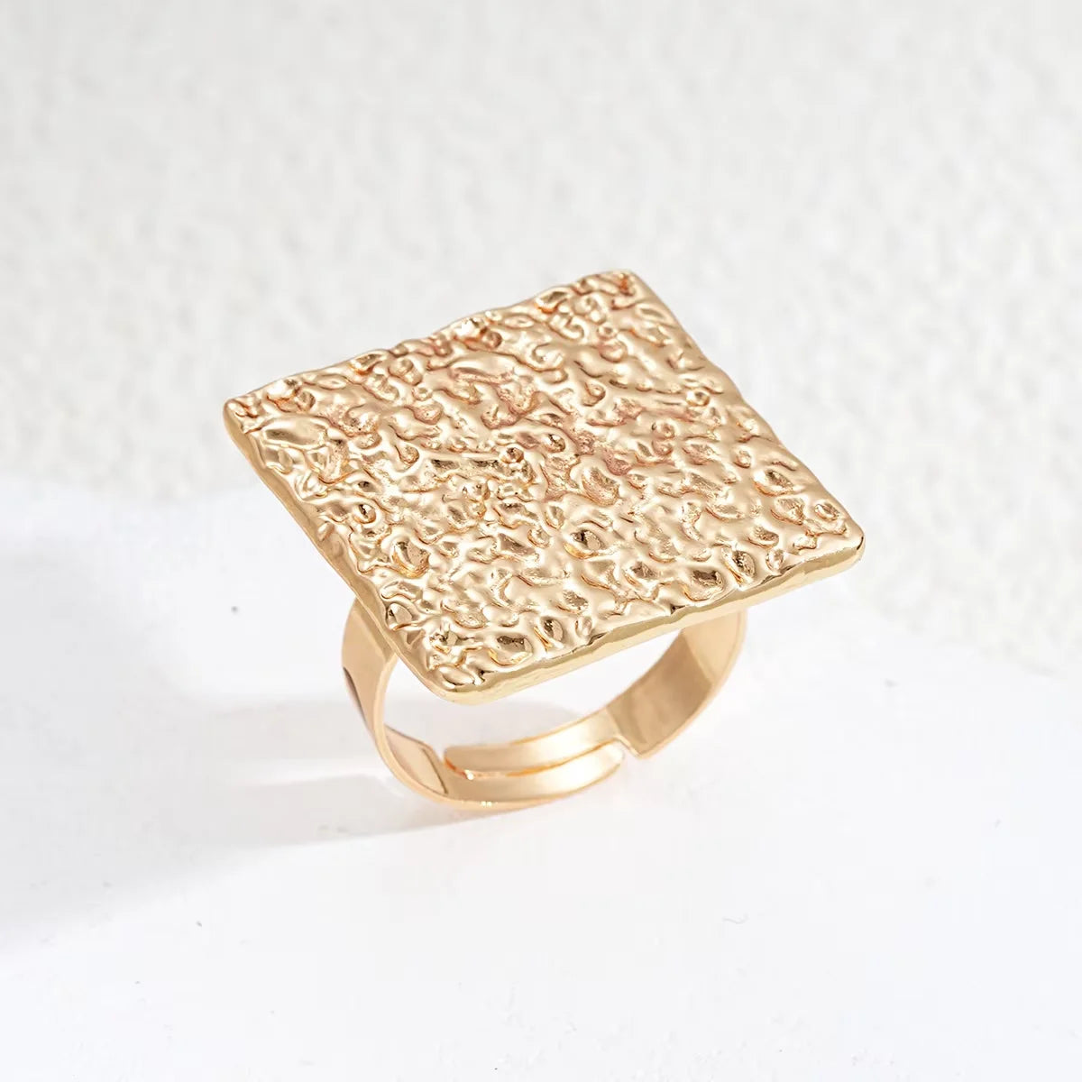 4 Pcs Chunky Vintage Ring Set For Women Fashion Geometric Wave Textured Faux Pearl Metal Rings Holiday Party Jewelry Date Gifts