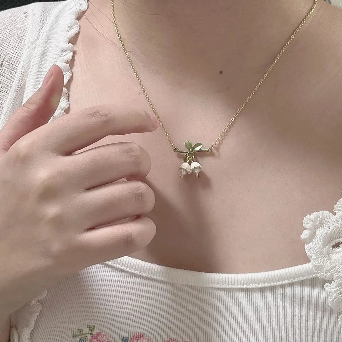 Simple Fashion Pink Zircon Cherry Blossom Pendant Necklace For Women Butterfly Love Collarbone Chain Girls Wedding Jewelry Gifts