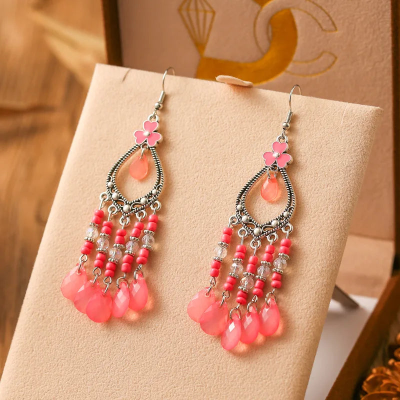 Neue böhmische Ohrringe mit langen Reisperlen in Tropfenform für Damen, ethnisch-retro, tropfenförmig, hohl, baumelnd, Schmuck für Urlaub und Party