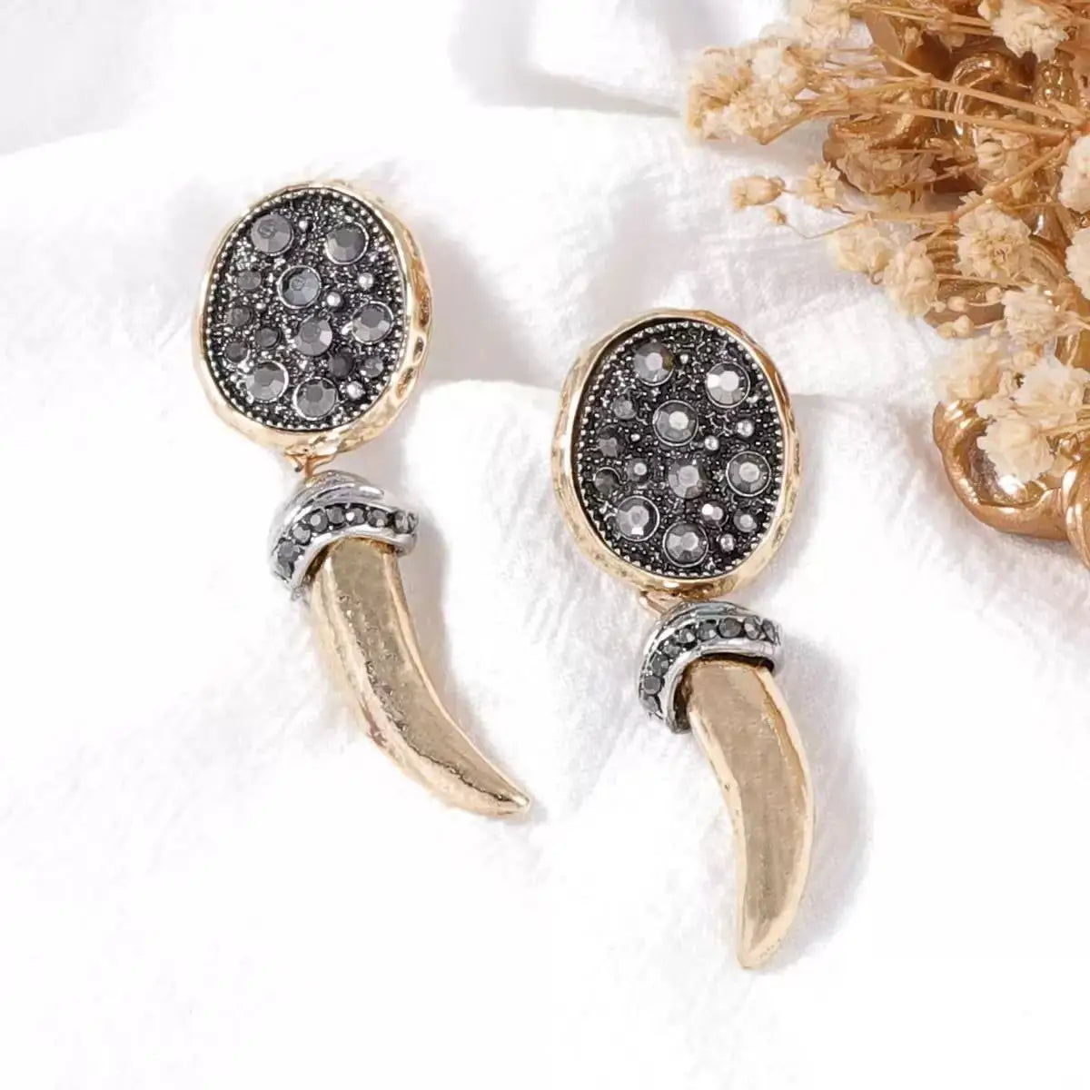 ZAA Unique Alloy Animal Horn Three Piece Pendant Necklace