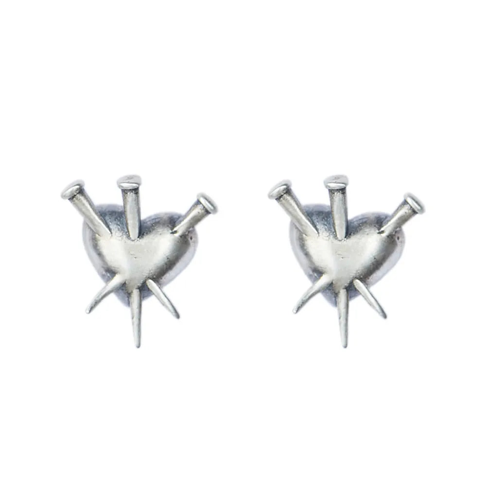 Boucles d'oreilles MKENDN style néo-gothique en argent sterling 925, style rétro créatif, motif cœur perforé, bijoux d'oreilles minimalistes et originaux.