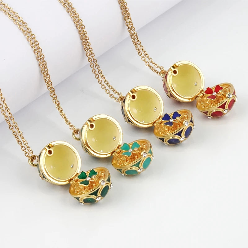 Collier pendentif œuf de Pâques Fabergé en émail fait à la main, médaillon en laiton, vintage, cristal, trèfle à l'intérieur, cadeau pour femmes et filles